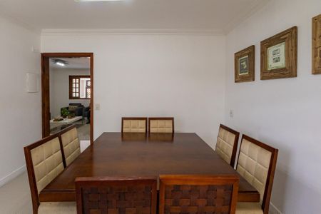 Casa à venda com 179m², 3 quartos e 3 vagasSala