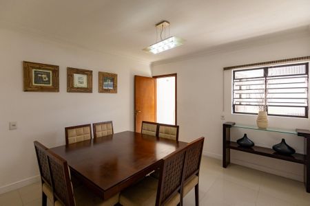 Casa à venda com 179m², 3 quartos e 3 vagasSala