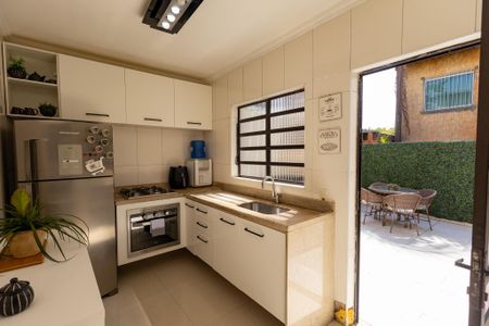 Casa à venda com 179m², 3 quartos e 3 vagasCozinha