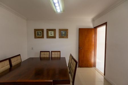 Casa à venda com 179m², 3 quartos e 3 vagasSala