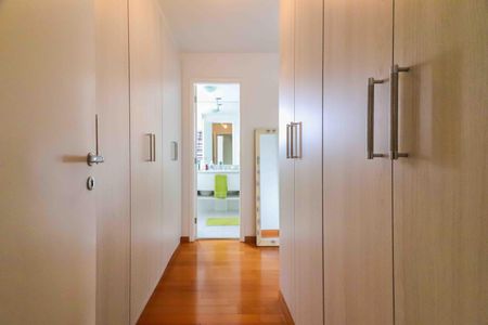 Apartamento à venda com 194m², 4 quartos e 2 vagasSuíte 