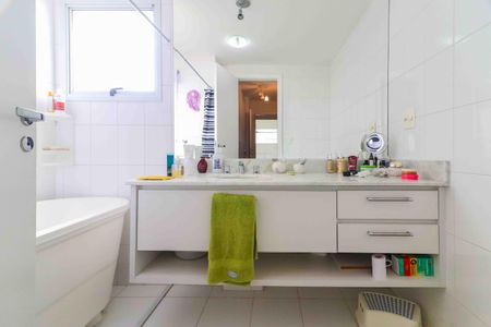 Apartamento à venda com 194m², 4 quartos e 2 vagasBanheiro da Suíte