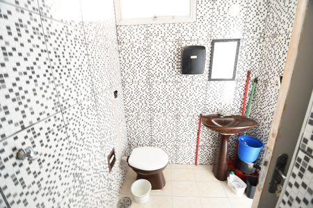 Banheiro de kitnet/studio para alugar com 1 quarto, 39m² em Centro, Campinas