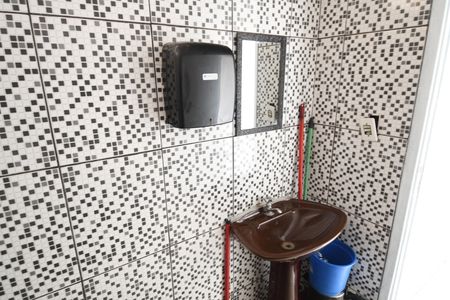 Banheiro de kitnet/studio para alugar com 1 quarto, 39m² em Centro, Campinas