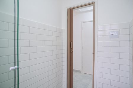Banheiro de kitnet/studio para alugar com 1 quarto, 20m² em Bela Vista, São Paulo