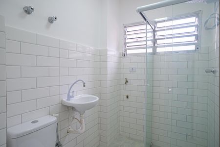 Banheiro de kitnet/studio para alugar com 1 quarto, 20m² em Bela Vista, São Paulo