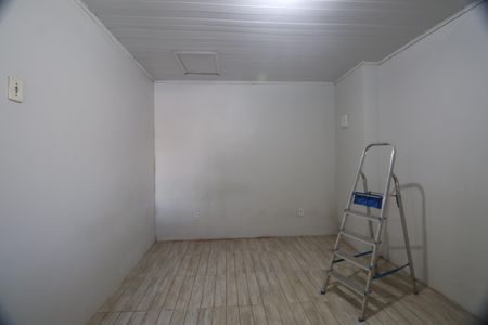 Casa para alugar com 130m², 4 quartos e 2 vagasQuarto/casa fundos