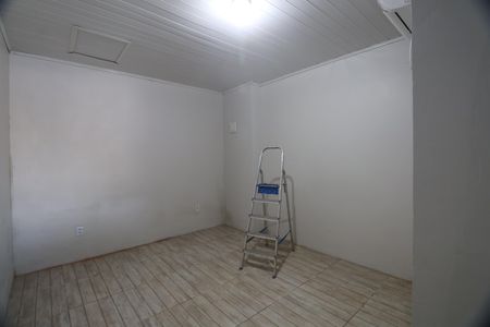 Casa para alugar com 130m², 4 quartos e 2 vagasQuarto/casa fundos