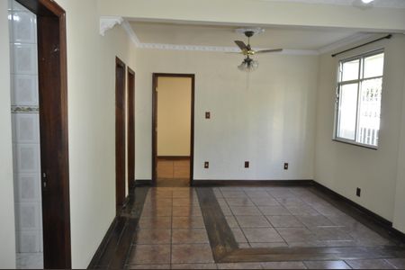 Sala de apartamento para alugar com 2 quartos, 67m² em Del Castilho, Rio de Janeiro