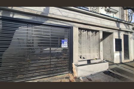 Apartamento à venda com 94m², 2 quartos e 2 vagasFachada + Placa