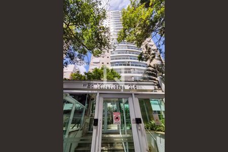 Apartamento à venda com 143m², 3 quartos e 3 vagas Apartamento à venda com 143m², 3 quartos e 3 vagasFachada e portaria