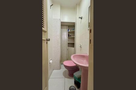 Apartamento à venda com 100m², 2 quartos e sem vaga Apartamento à venda com 100m², 2 quartos e sem vagaBanheiro de serviço