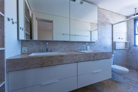 Apartamento à venda com 167m², 3 quartos e 3 vagasBanheiro da Suíte