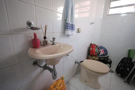Casa à venda com 264m², 6 quartos e 2 vagas Casa à venda com 264m², 6 quartos e 2 vagasBanheiro 1 casa 2