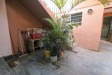 Casa à venda com 264m², 6 quartos e 2 vagas Casa à venda com 264m², 6 quartos e 2 vagasQuintal