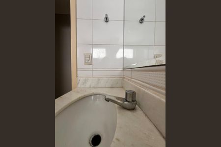 Apartamento à venda com 65m², 2 quartos e 2 vagas Apartamento à venda com 65m², 2 quartos e 2 vagasBanheiro da Suíte