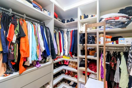 Apartamento à venda com 185m², 3 quartos e 2 vagasCloset da Suíte