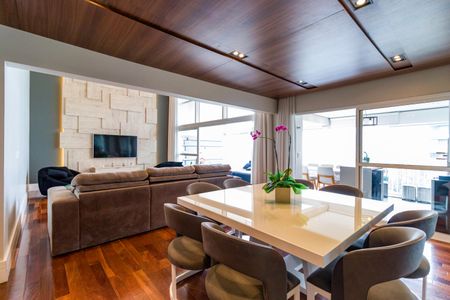 Sala de apartamento à venda com 4 quartos, 238m² em Vila Suzana, São Paulo