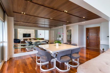 Sala de apartamento à venda com 4 quartos, 238m² em Vila Suzana, São Paulo