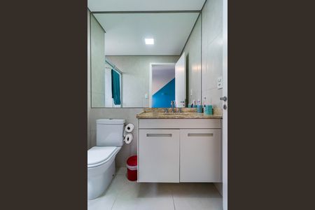 Apartamento à venda com 238m², 4 quartos e 4 vagasBanheiro do Quarto 4