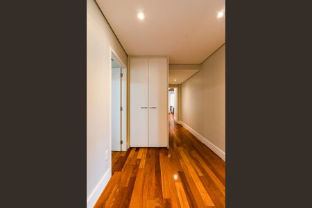 Apartamento à venda com 238m², 4 quartos e 4 vagasCorredor
