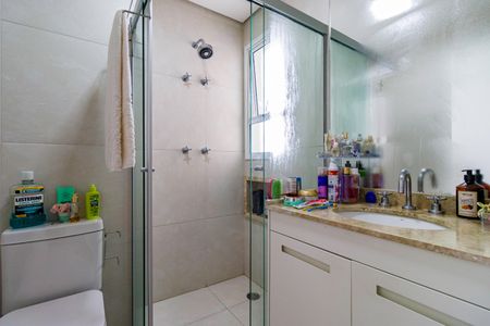 Apartamento à venda com 238m², 4 quartos e 4 vagasBanheiro do Quarto 2