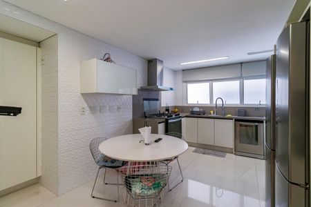 Apartamento à venda com 238m², 4 quartos e 4 vagasCozinha