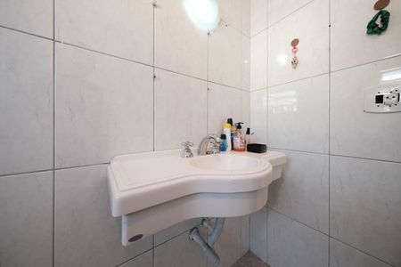 Casa à venda com 271m², 6 quartos e 5 vagasBanheiro 1