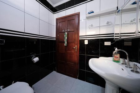 Casa à venda com 271m², 6 quartos e 5 vagasBanheiro 2