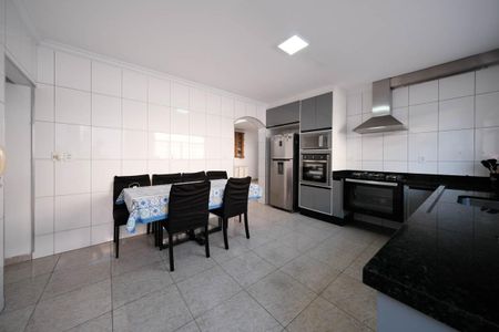 Casa à venda com 271m², 6 quartos e 5 vagasCozinha