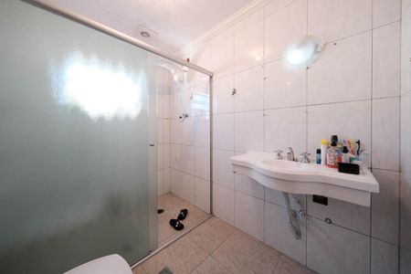 Casa à venda com 271m², 6 quartos e 5 vagasBanheiro 1