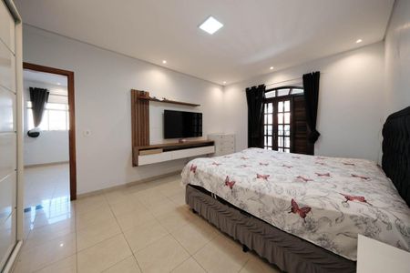 Casa à venda com 271m², 6 quartos e 5 vagasQuarto 4