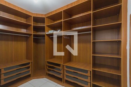 Casa de condomínio para alugar com 500m², 8 quartos e 4 vagas Casa de condomínio para alugar com 500m², 8 quartos e 4 vagasCloset