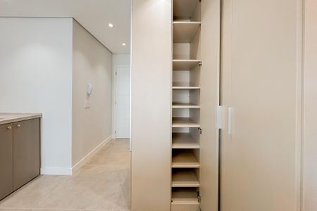 Studio para alugar com 38m², 1 quarto e sem vaga Studio para alugar com 38m², 1 quarto e sem vagaArmários