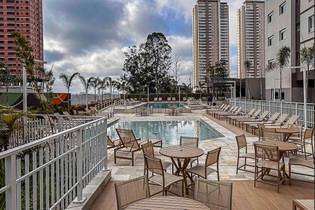 Apartamento à venda com 137m², 3 quartos e 3 vagas Apartamento à venda com 137m², 3 quartos e 3 vagasÁrea comum - Piscina