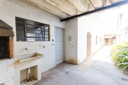 Casa para alugar com 249m², 4 quartos e 6 vagasQuintal