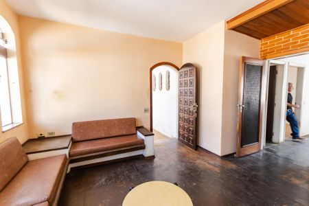 Casa para alugar com 249m², 4 quartos e 6 vagasSala