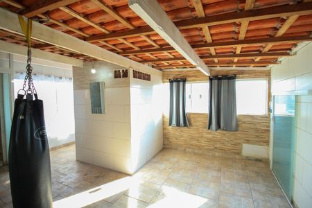 Casa à venda com 330m², 5 quartos e 2 vagas Casa à venda com 330m², 5 quartos e 2 vagasAndar de cima