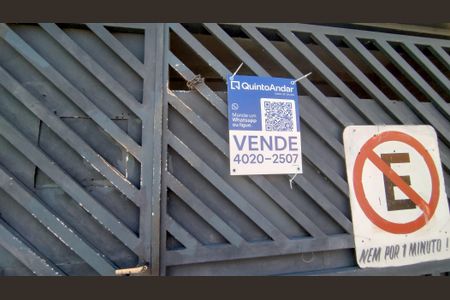 Casa à venda com 330m², 5 quartos e 2 vagas Casa à venda com 330m², 5 quartos e 2 vagasFachada