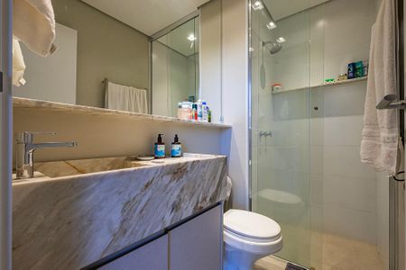 Banheiro de apartamento à venda com 1 quarto, 40m² em Pinheiros, São Paulo