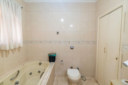 Casa à venda com 210m², 3 quartos e 2 vagasBanheiro da Suíte 1