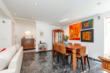 Casa à venda com 363m², 3 quartos e 4 vagas Casa à venda com 363m², 3 quartos e 4 vagasSala