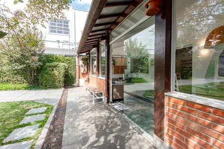 Casa à venda com 363m², 3 quartos e 4 vagas Casa à venda com 363m², 3 quartos e 4 vagasVaranda da Sala