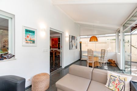 Casa à venda com 363m², 3 quartos e 4 vagas Casa à venda com 363m², 3 quartos e 4 vagasVaranda da Sala