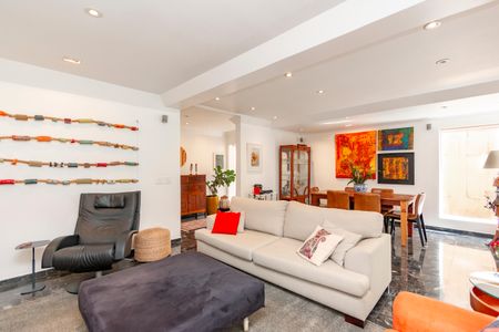 Casa à venda com 363m², 3 quartos e 4 vagas Casa à venda com 363m², 3 quartos e 4 vagasSala