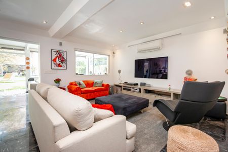 Casa à venda com 363m², 3 quartos e 4 vagas Casa à venda com 363m², 3 quartos e 4 vagasSala