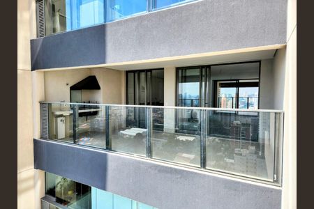 Apartamento à venda com 232m², 3 quartos e 3 vagas Apartamento à venda com 232m², 3 quartos e 3 vagasSacada