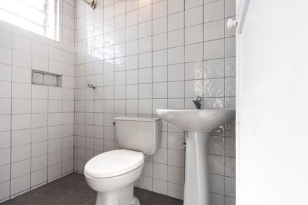 Casa à venda com 120m², 3 quartos e 1 vaga Casa à venda com 120m², 3 quartos e 1 vagaEdícula - Banheiro da Suite