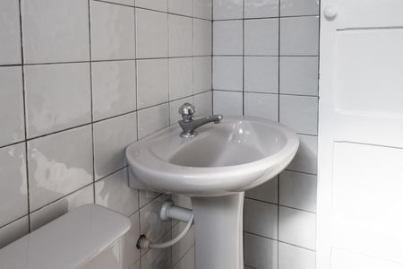 Casa à venda com 120m², 3 quartos e 1 vaga Casa à venda com 120m², 3 quartos e 1 vagaEdícula - Banheiro da Suite