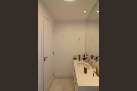 Apartamento à venda com 156m², 3 quartos e 3 vagasBanheiro da Suíte 2